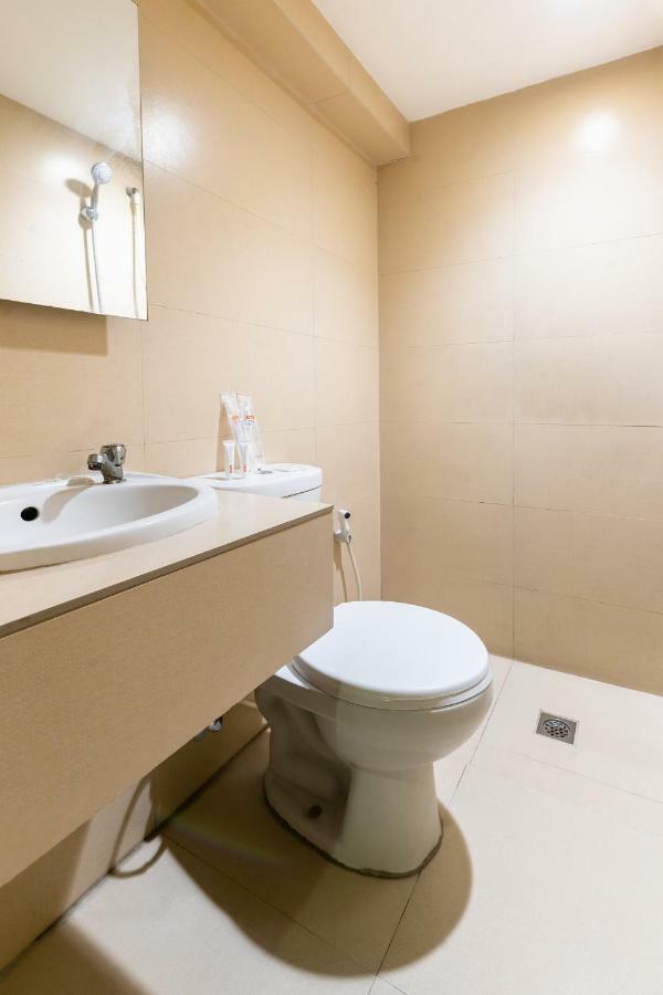 Отель Oyo 191 Paradise Apartelle Манила Экстерьер фото