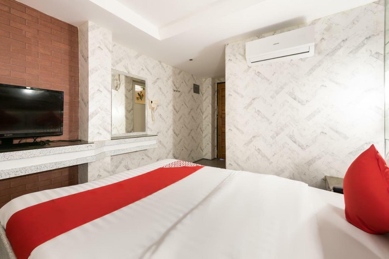 Отель Oyo 191 Paradise Apartelle Манила Экстерьер фото