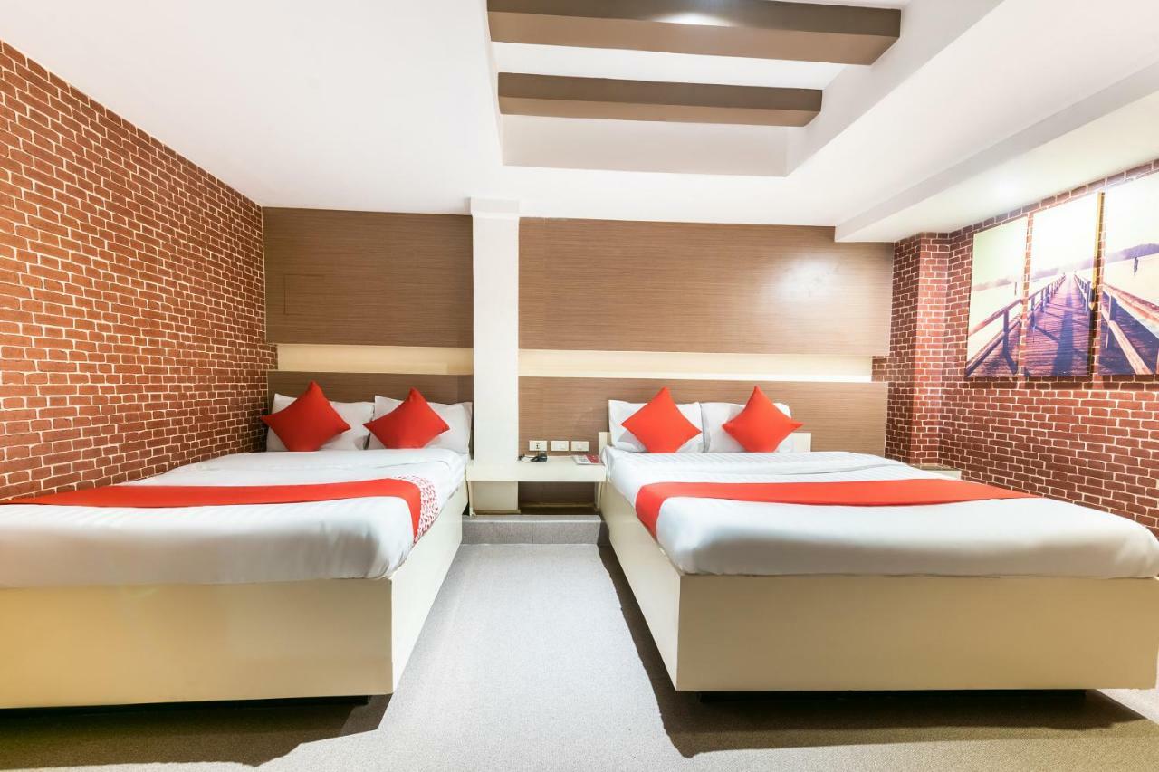 Отель Oyo 191 Paradise Apartelle Манила Экстерьер фото