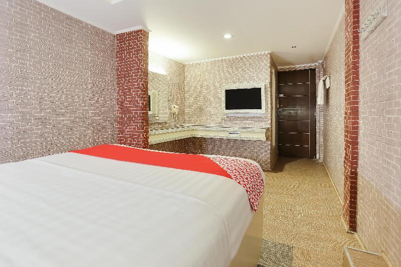 Отель Oyo 191 Paradise Apartelle Манила Экстерьер фото