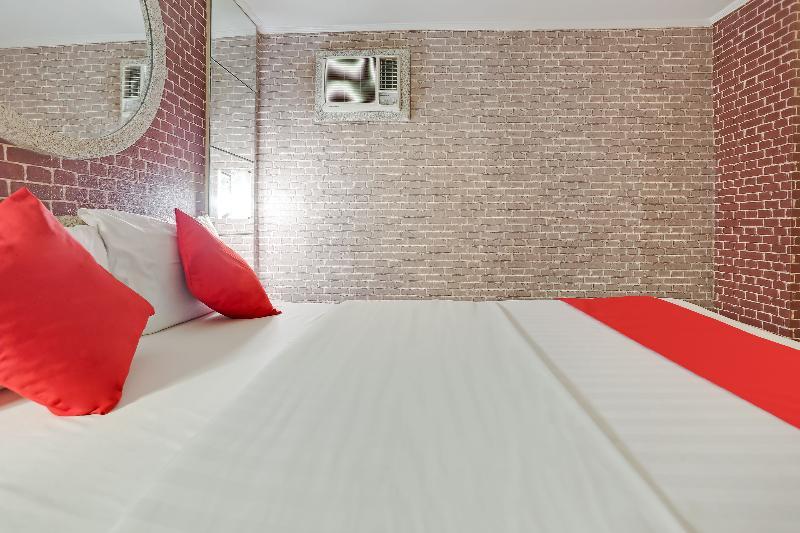 Отель Oyo 191 Paradise Apartelle Манила Экстерьер фото