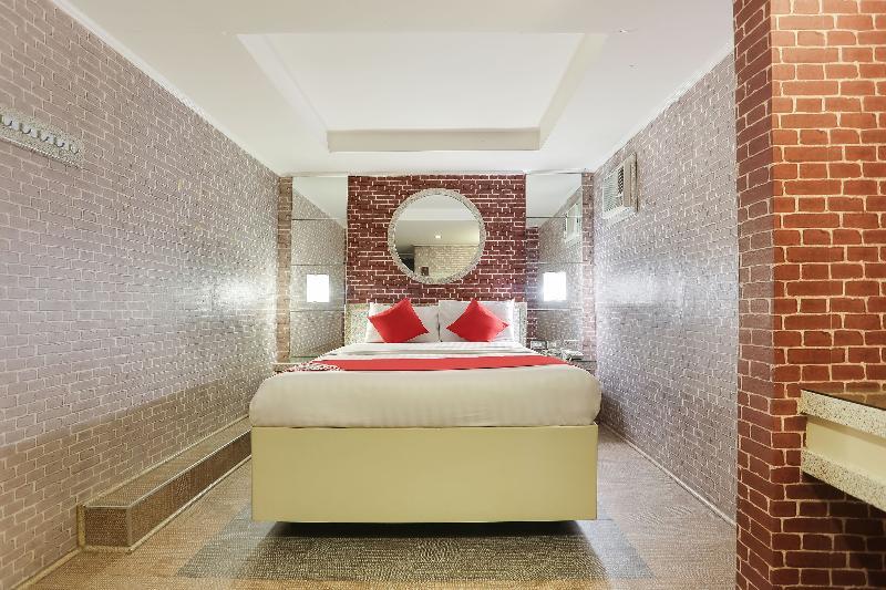 Отель Oyo 191 Paradise Apartelle Манила Экстерьер фото