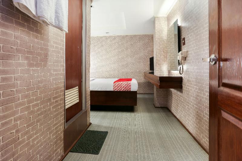 Отель Oyo 191 Paradise Apartelle Манила Экстерьер фото